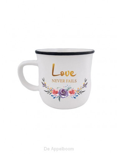 Mug gold wording Love never fails