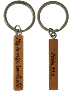 Sleutelhanger hout Hij is...